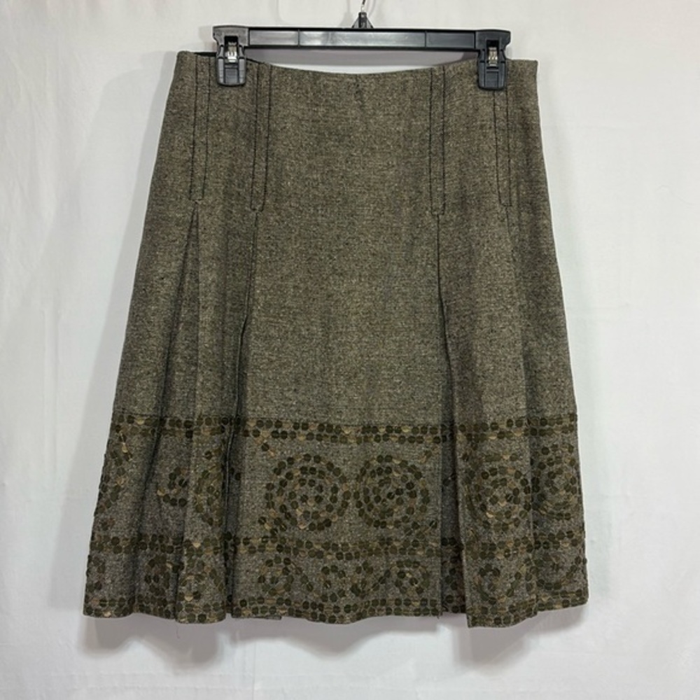 🌎 Carlisle silk tweed box pleat skirt with polkadot appliqué